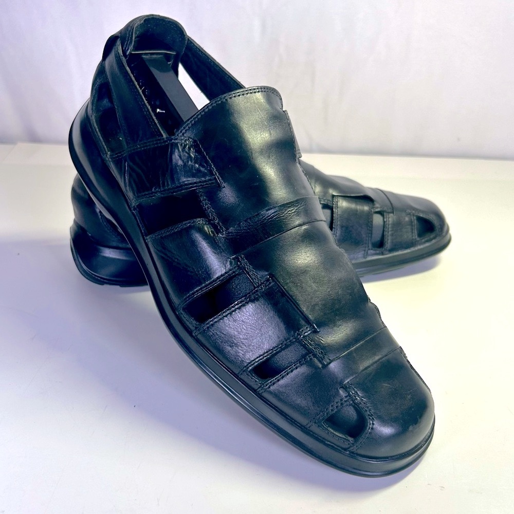 Cole Haan Men’s Black Leather Fisherman Sandals. Nike Air Soles. Size 8